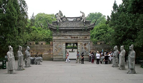 Photos, Images & Pictures of General Yue Fei Temple, Hangzhou China ...