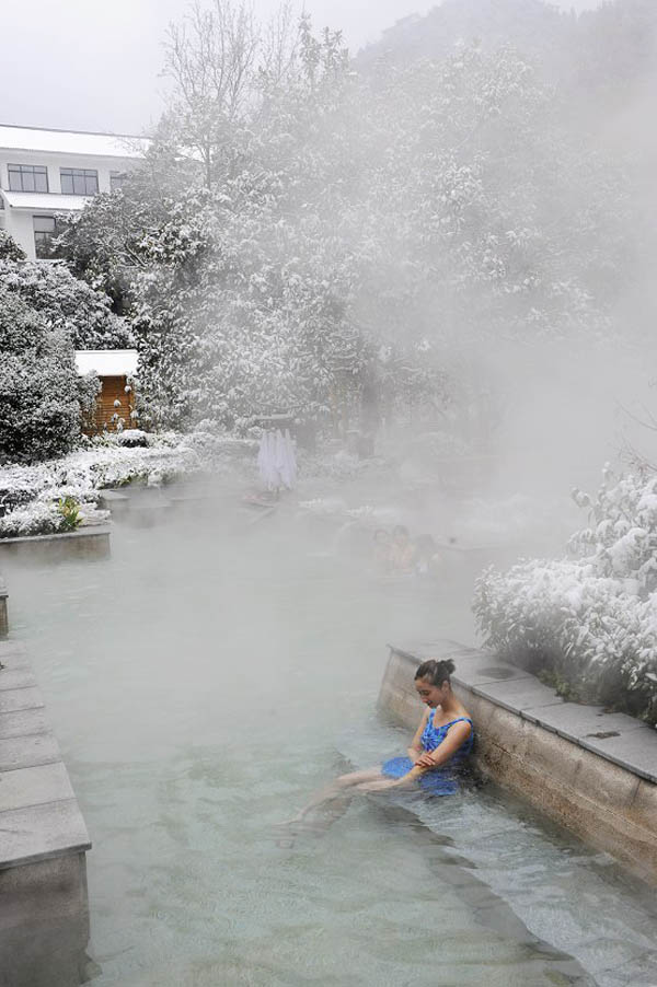 Photo, Image & Picture of Yellow Mountain Hot Spring Scene